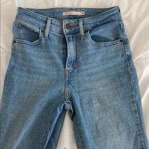 BRAND NEW NEVER WORN LEVIS JEANS